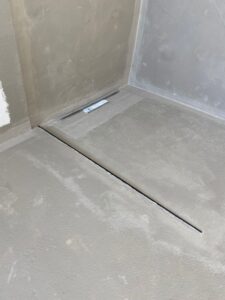 Herstellung des Gefälles bei der Abdichtung einer bodengleichen Dusche