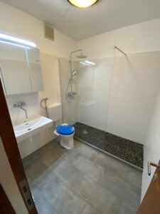 Badewanne durch begehbare Walk-in-Dusche ersetzt 1200 Wien FliesenProfi Wien