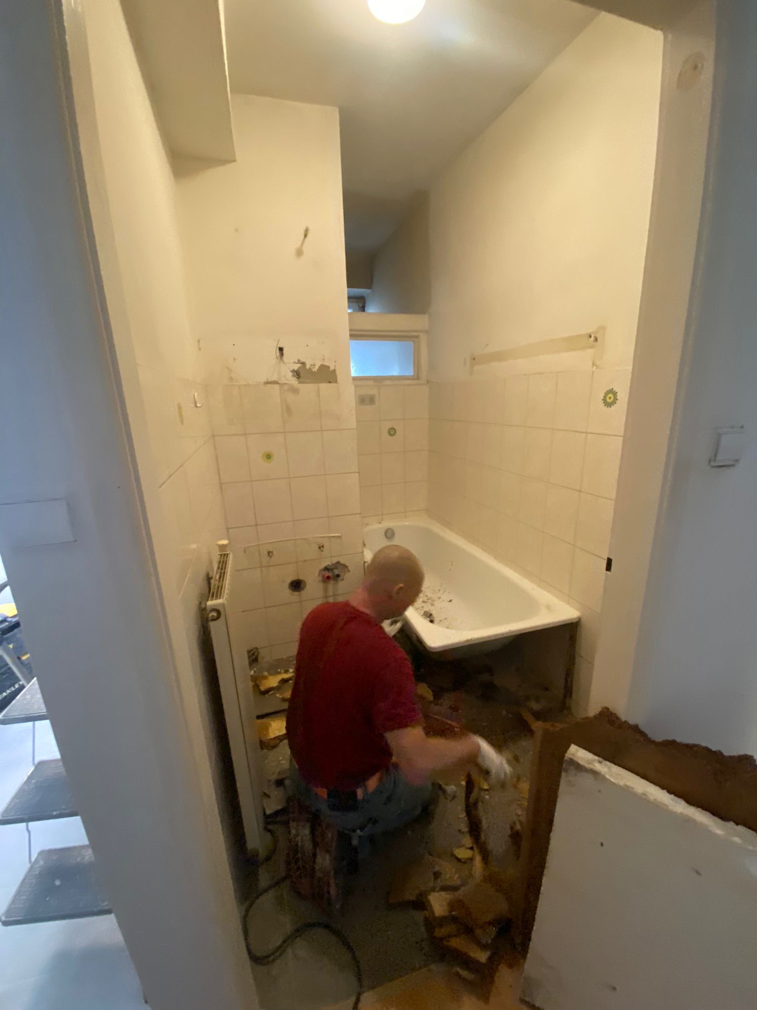 Badsanierung Wien – Fliesenarbeiten und Vorbereitung der Dusche